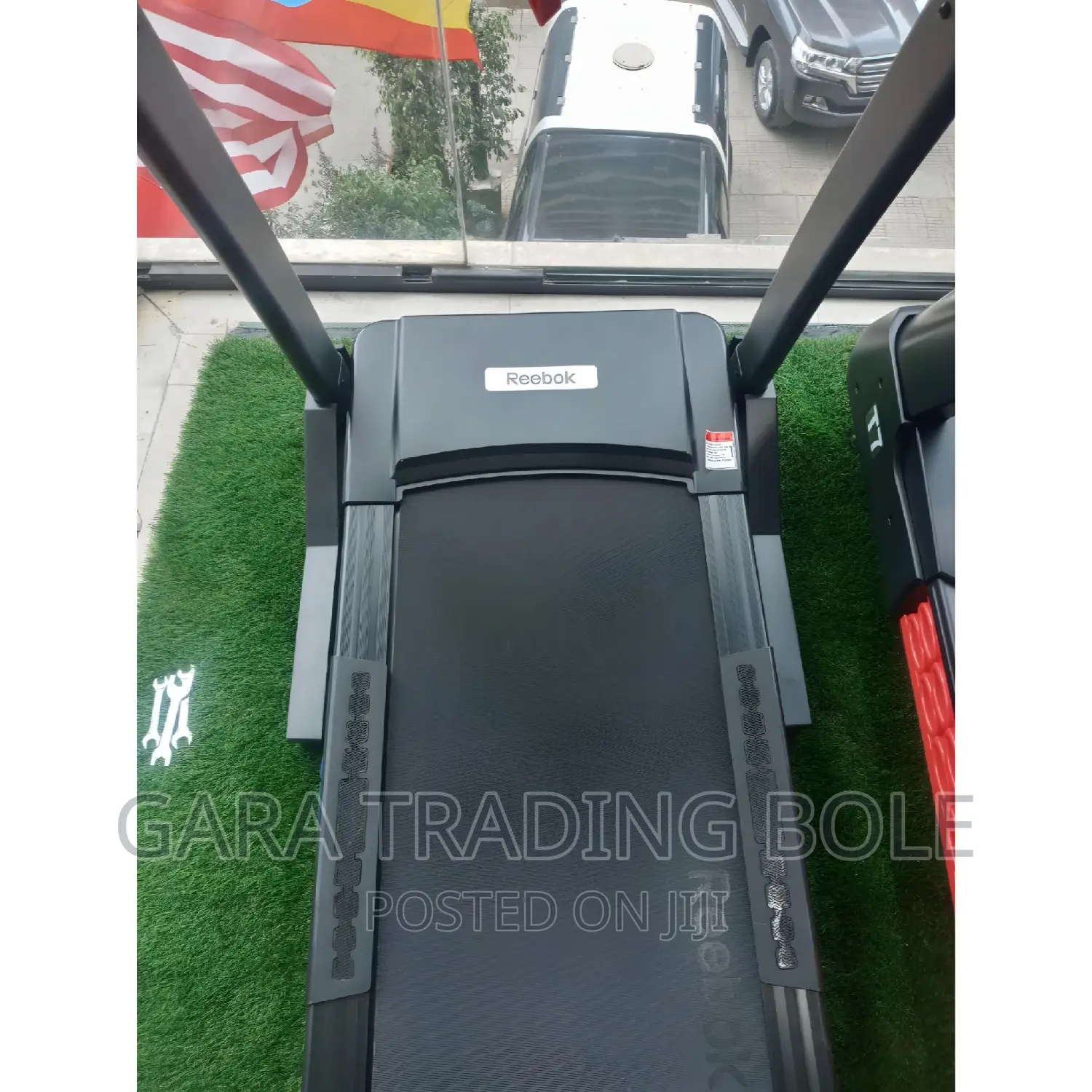Reebok ዘመናዊ የመሮጫ ማሽን እና የስፖርት ሳይክል