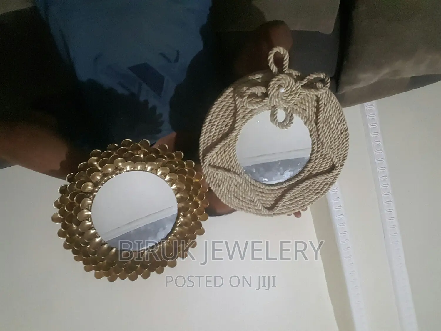 የ እጅ ሥራ መስታወት