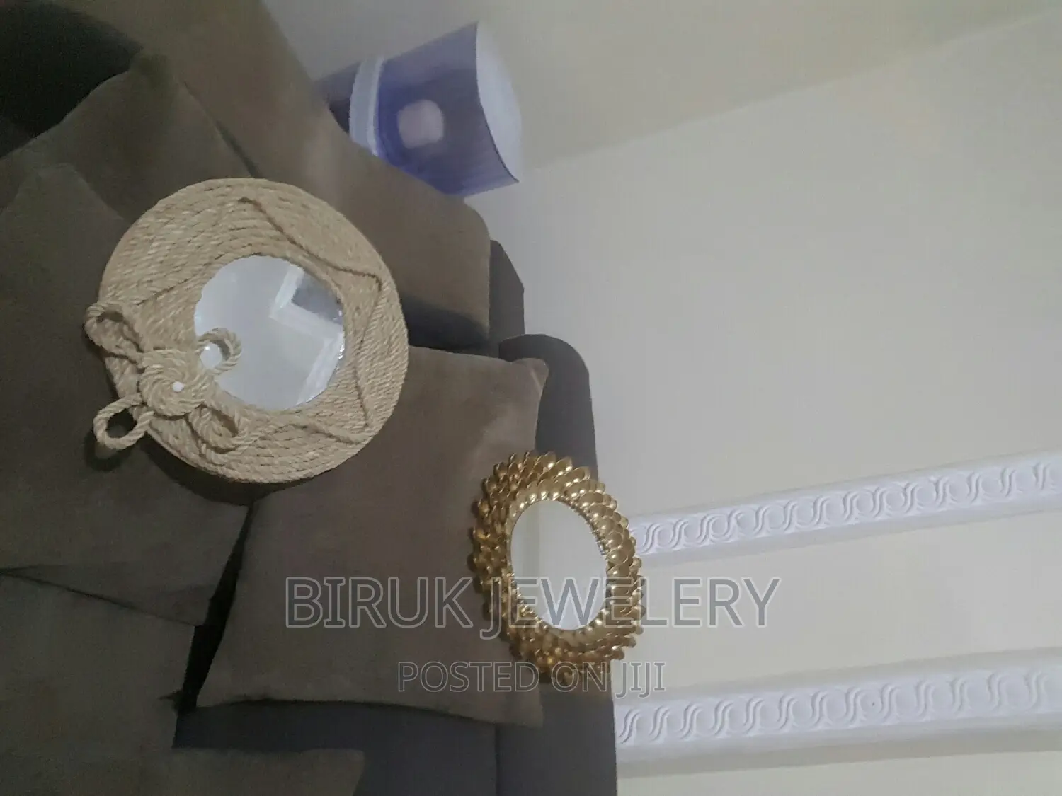 የ እጅ ሥራ መስታወት