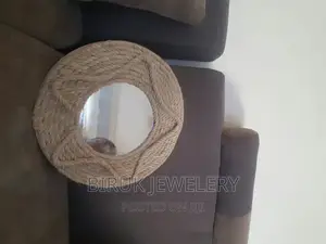 የ እጅ ሥራ መስታወት