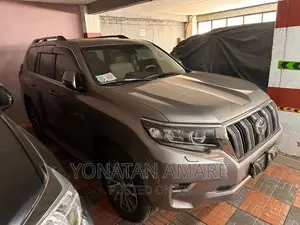 Toyota Land Cruiser 2022 Gold