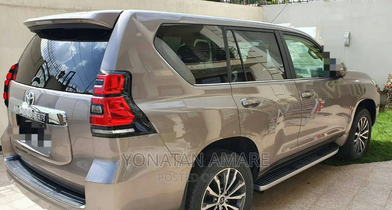 Toyota Land Cruiser 2022 Gold