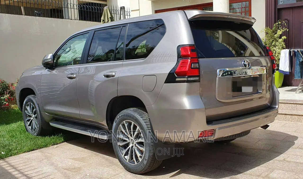 Toyota Land Cruiser 2022 Gold