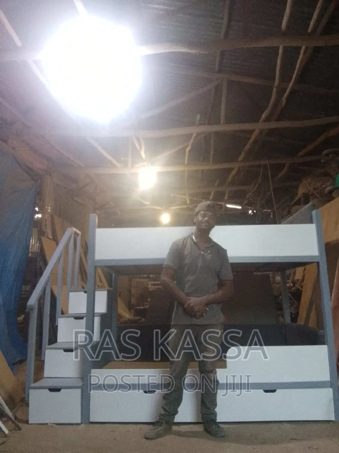 በ ዎንዛ የተሰራ ተደራራቢ አልጋ