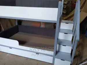 በ ዎንዛ የተሰራ ተደራራቢ አልጋ