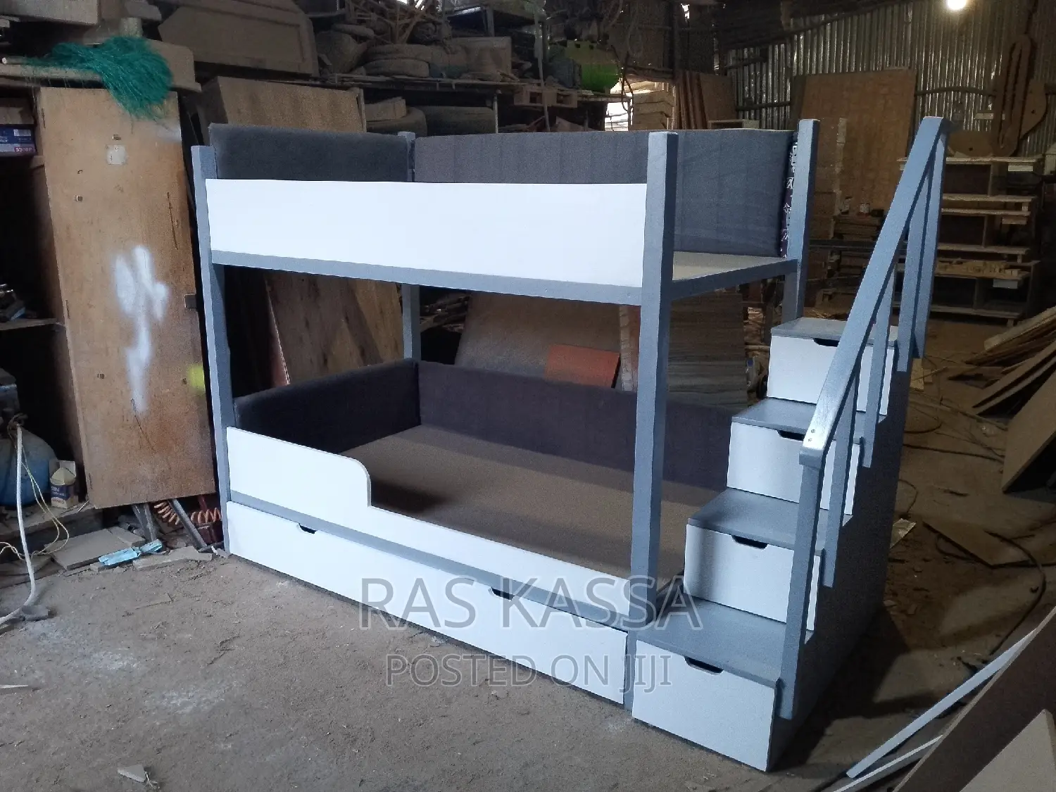 በ ዎንዛ የተሰራ ተደራራቢ አልጋ