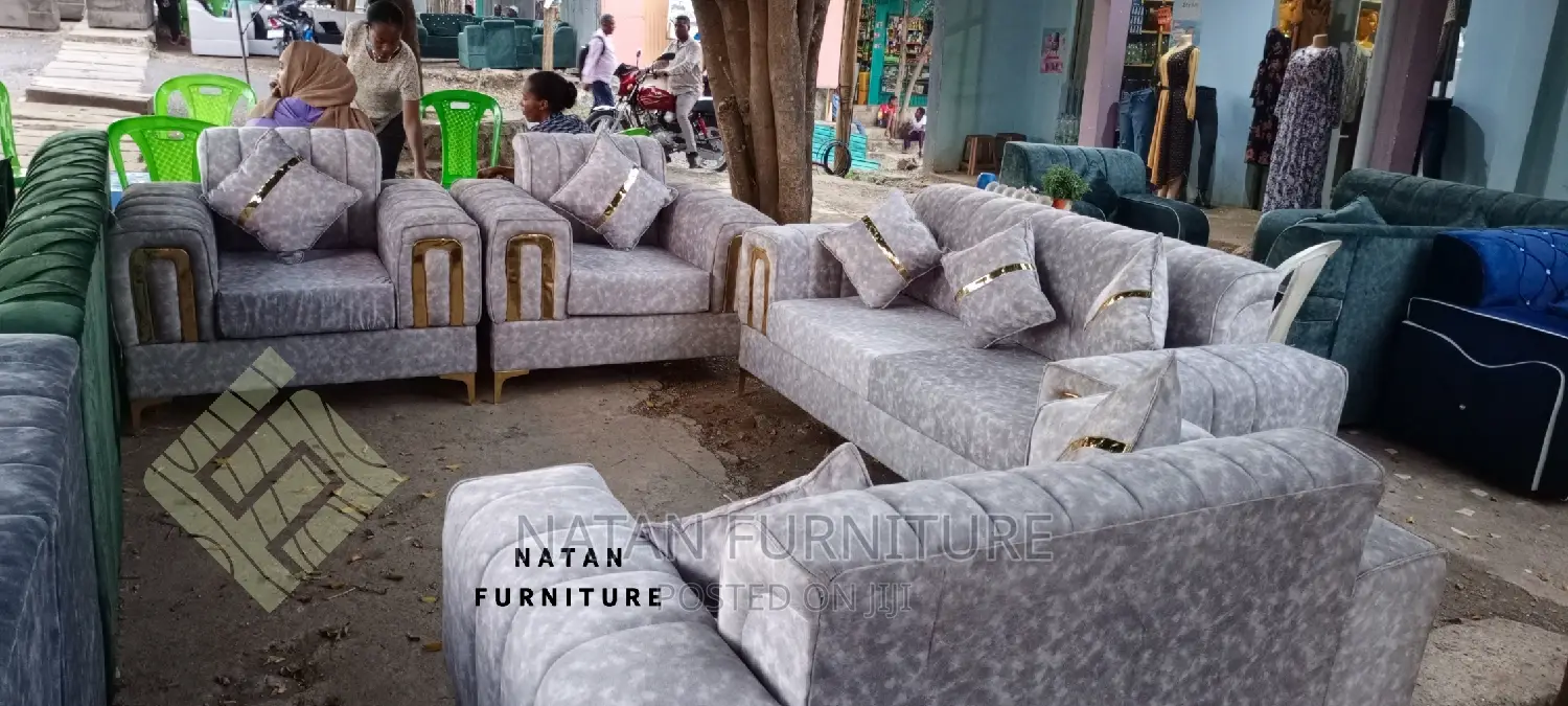 Sofa Made of Wooden Material and Withe High Quality