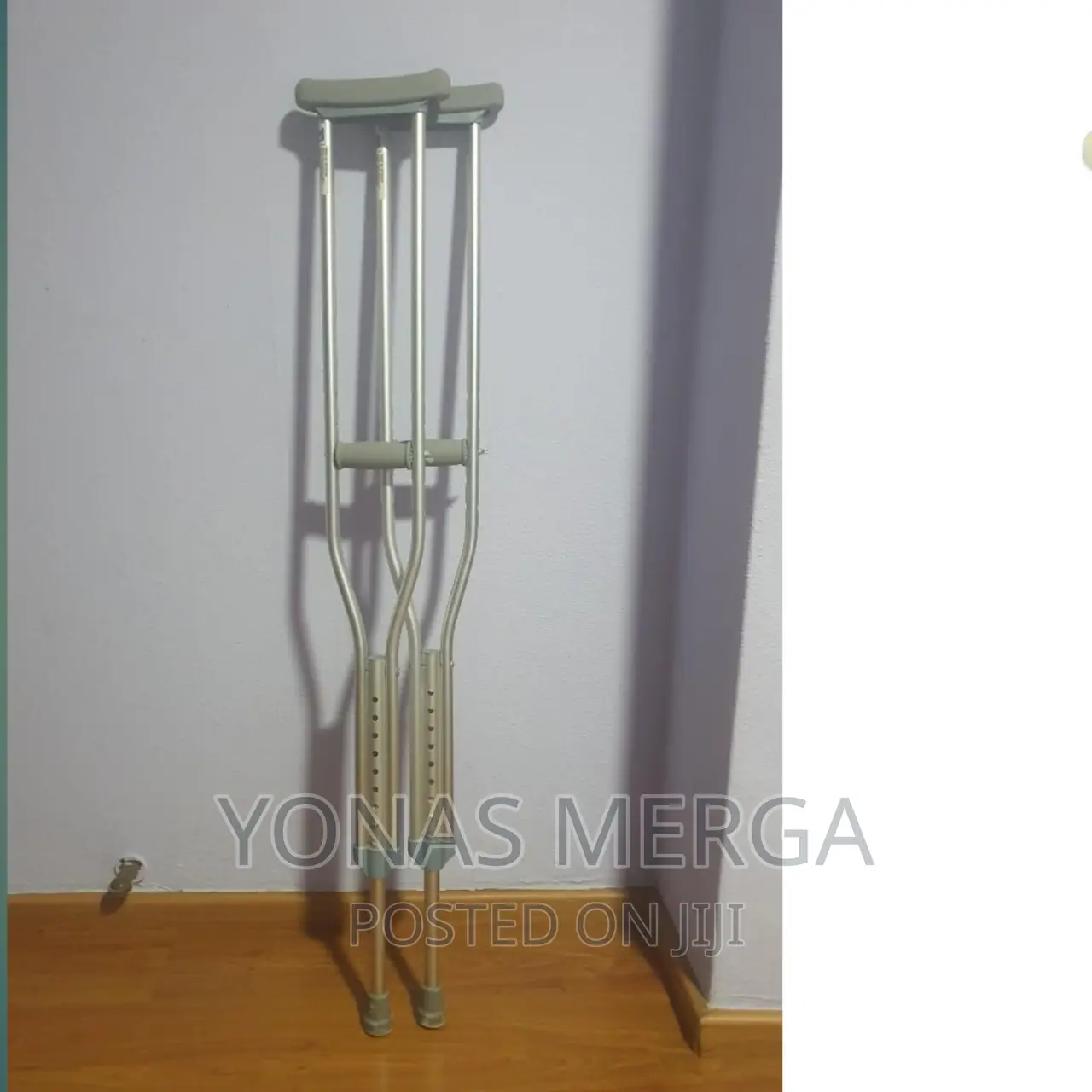 Adjustable Aluminium Crutches Selling This Pair of Crutches
