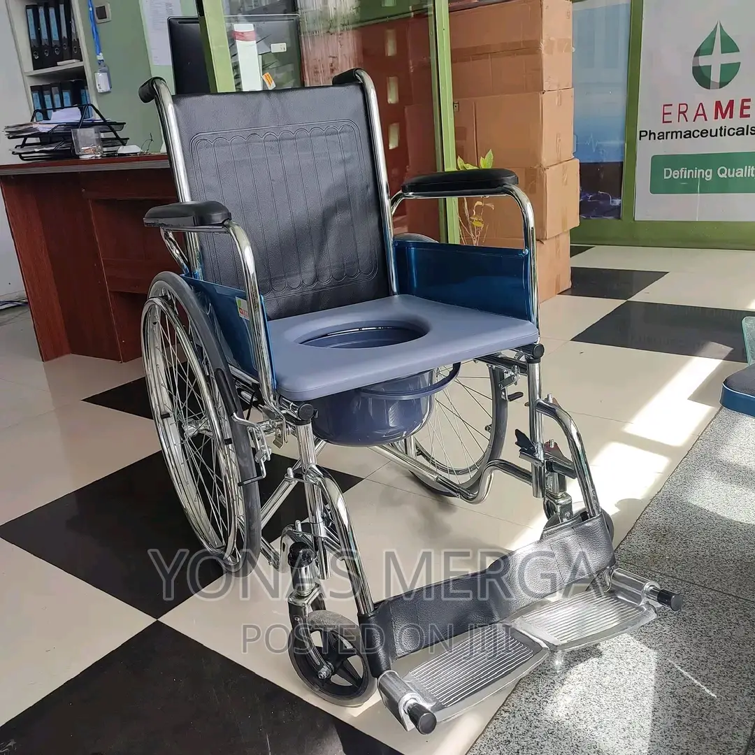 Commode "Wheelchair_wheelchair^Wheelchair,Model /Dyal0040