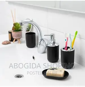 PCS Bath Room Set የሳሙና ማስቀመጫ የሽንት ቤት ማፅጃ ብሩሽ ከነማስቀመጫው