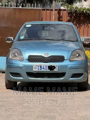 Photo - Toyota Vitz 2002 Gray