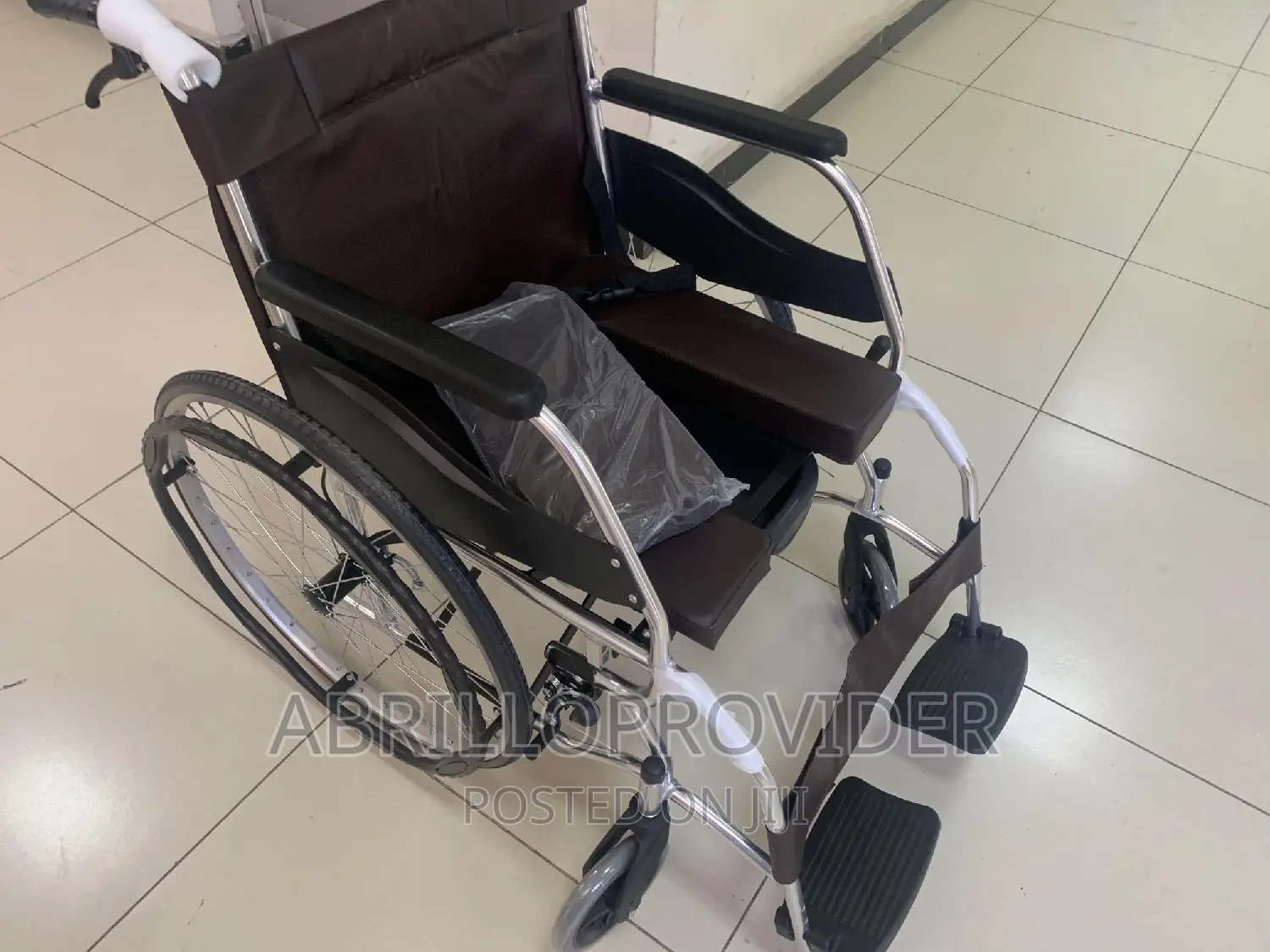 መሳቢያ ሽንት መቀበያ ያለው Wheelchair|Commkde Chair|Toilet~Wheelchair