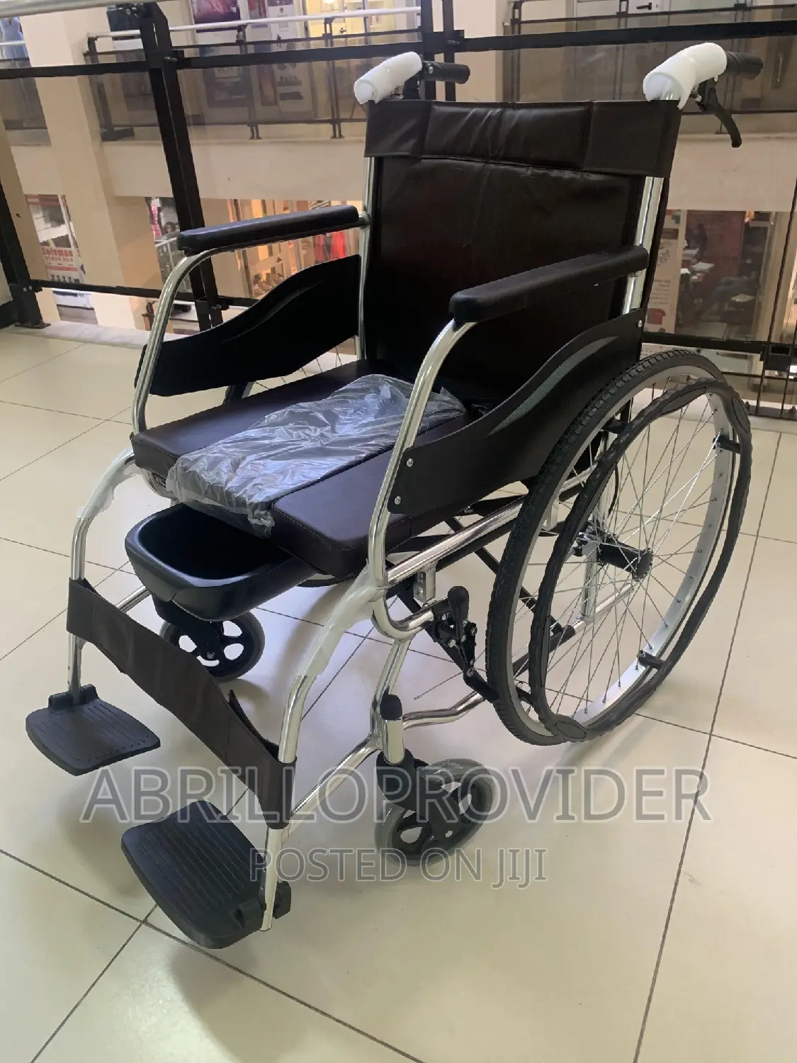 መሳቢያ ሽንት መቀበያ ያለው Wheelchair|Commkde Chair|Toilet~Wheelchair