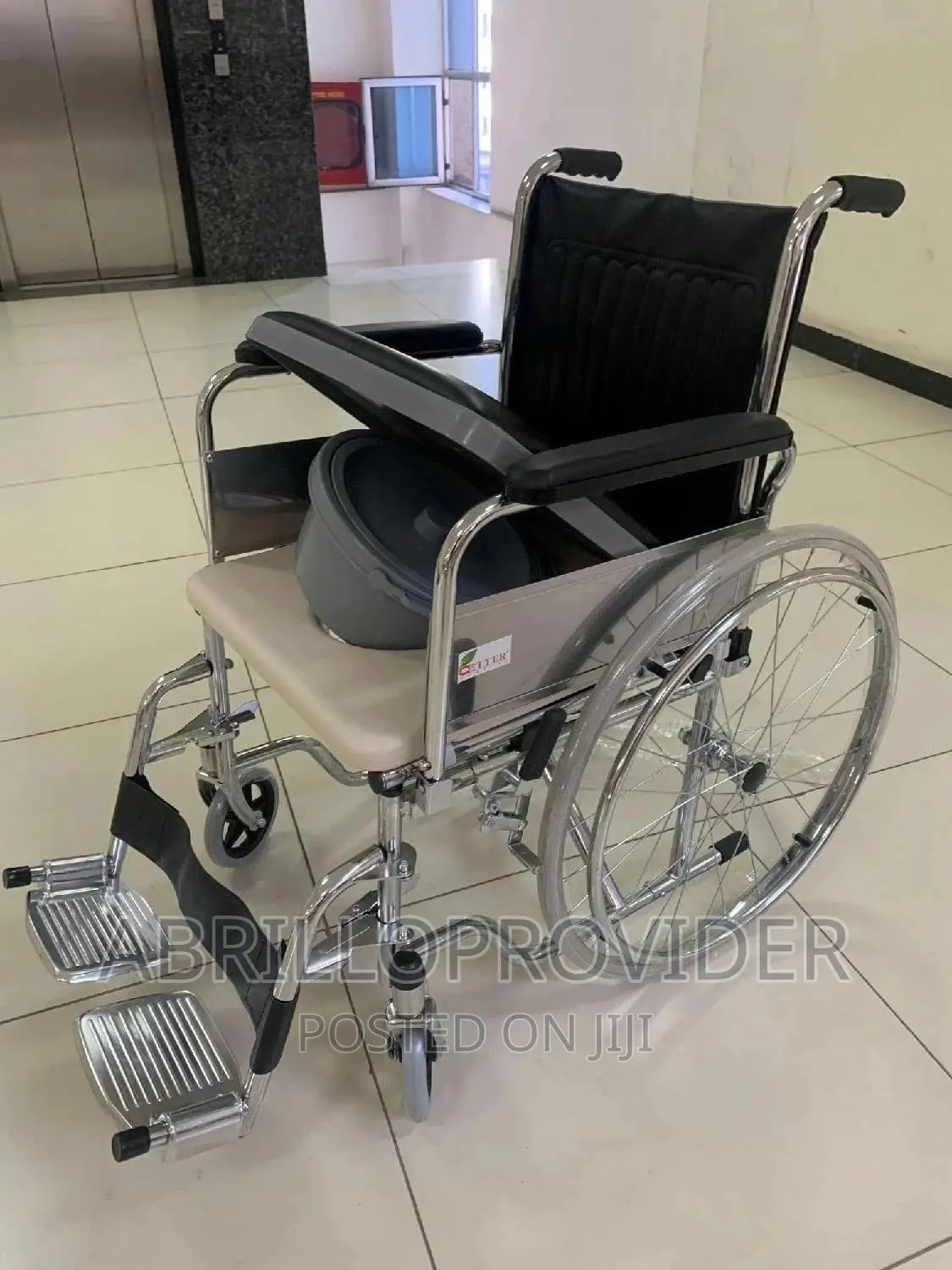 Toilet ተደራቢ ክዳን ያለው Wheelchair|Wheelchair;Commode Wheelchair