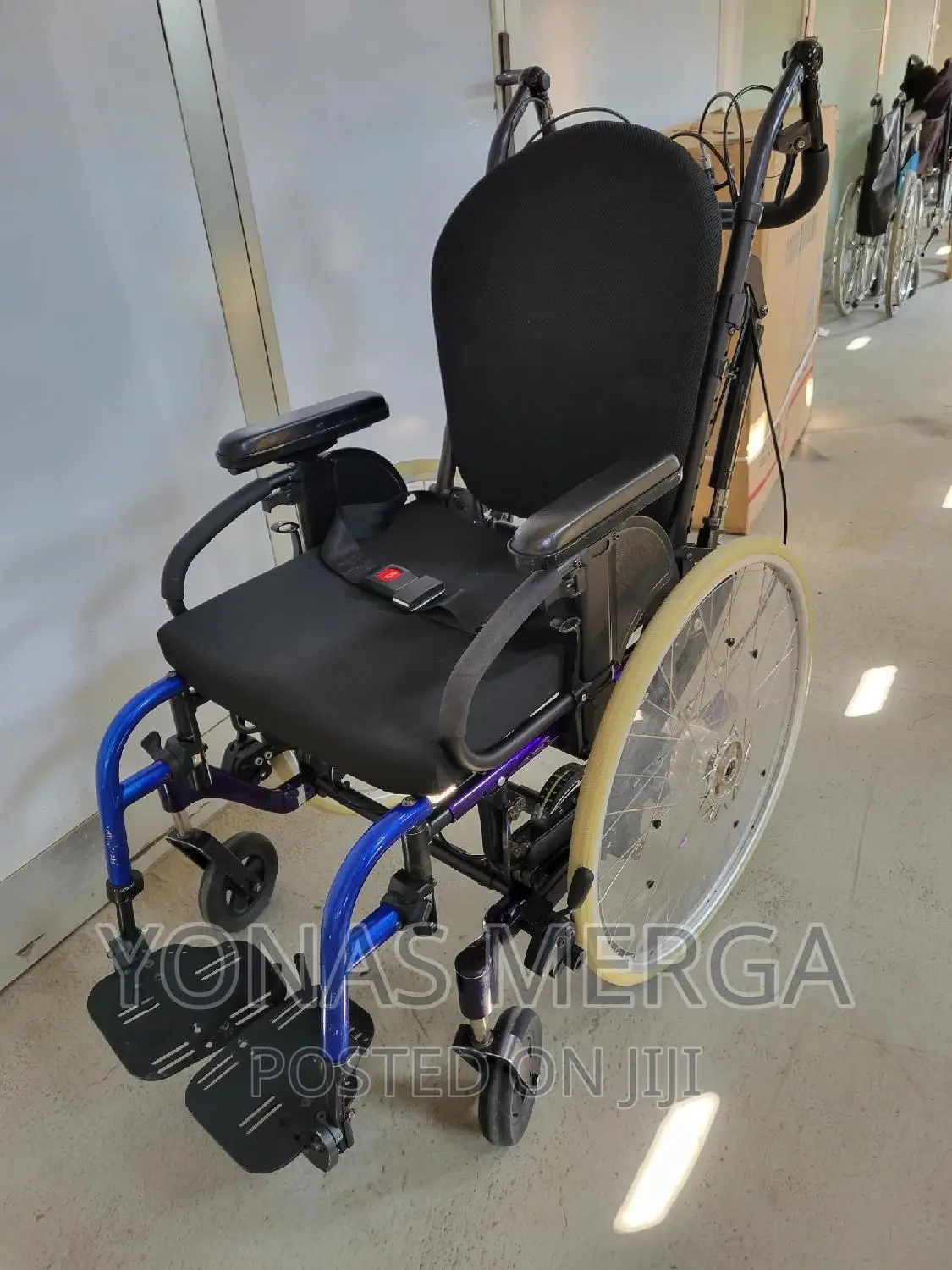 European Standard Comfort Wheelchair Wheelchair FS250LCPQ