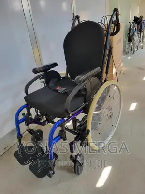 Europe Wheelchair Foldable CP Wheelchair With PU Wheels Desk