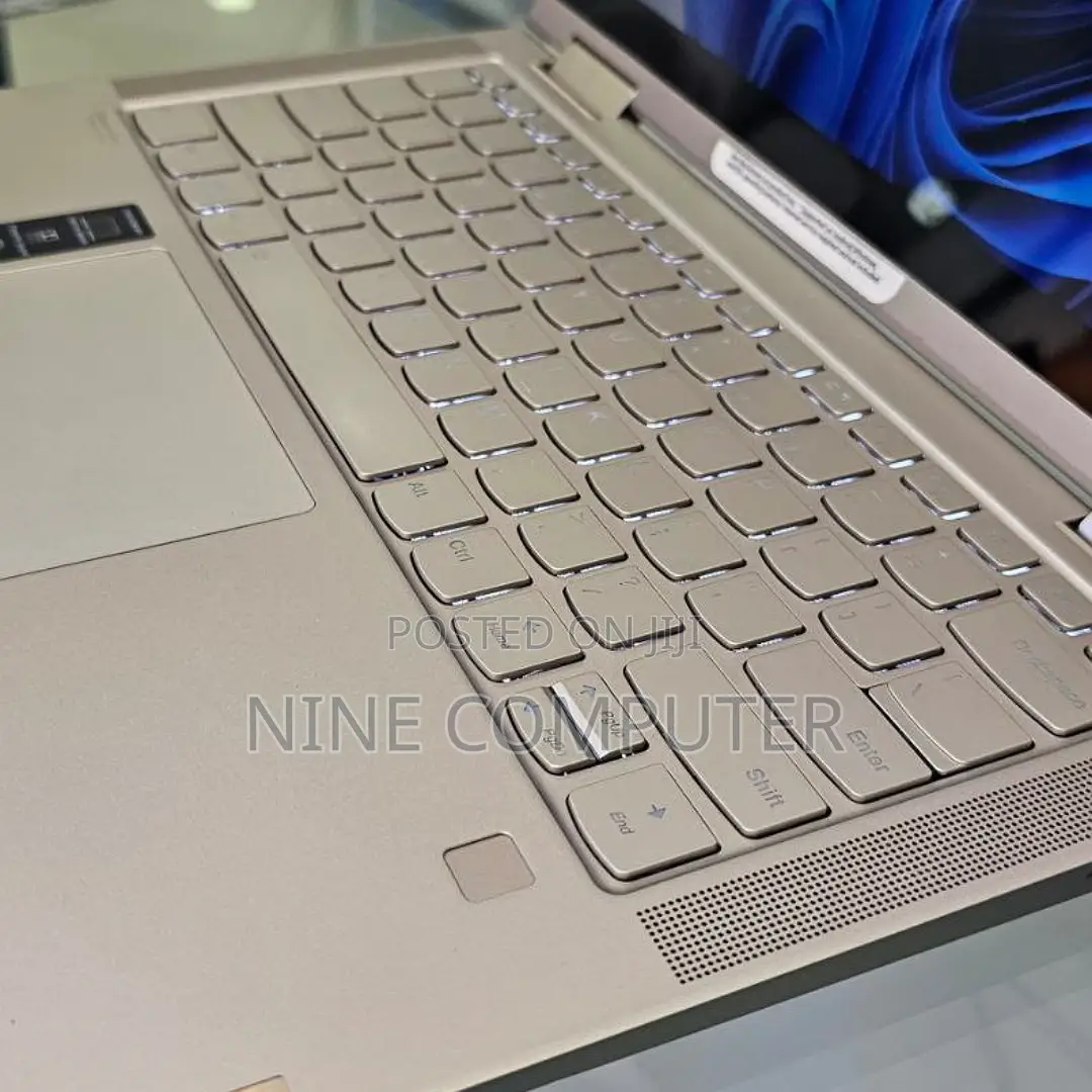 New Laptop Lenovo Yoga 710 8GB Intel Core I5 SSD 512GB