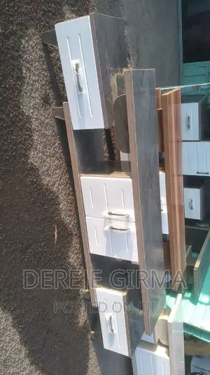 1,50cm ላምኔት ቲቪ ማስቀመጫ