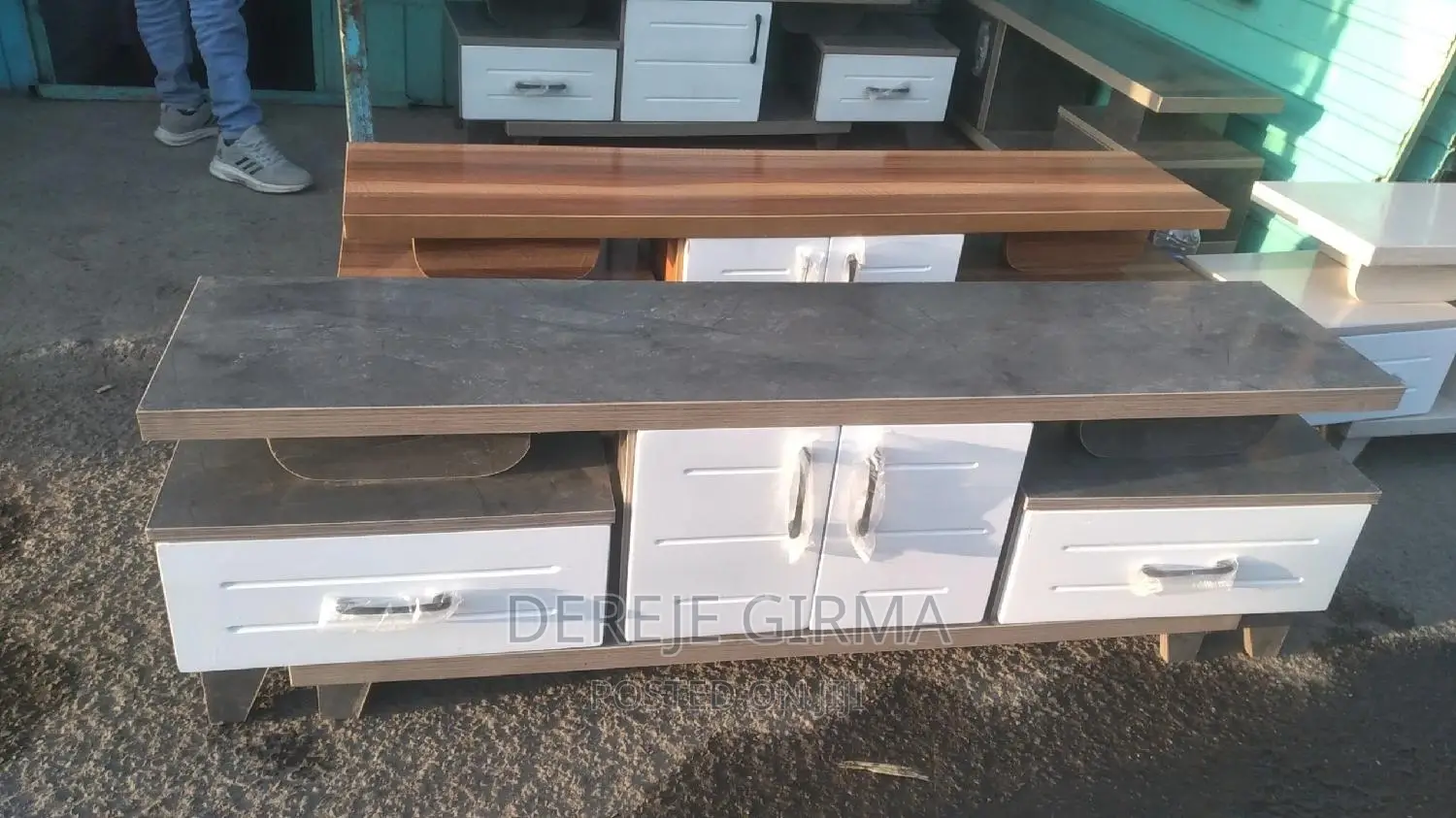 1,50cm ላምኔት ቲቪ ማስቀመጫ