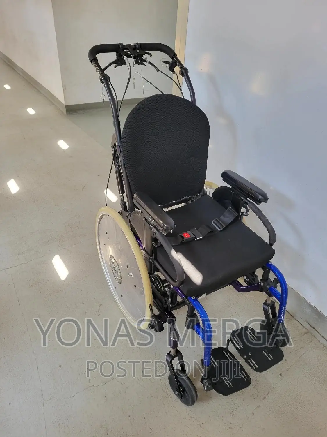 Wheelchairs/Self Propelled Wheelchairs / Aspire Evoke 2 HD