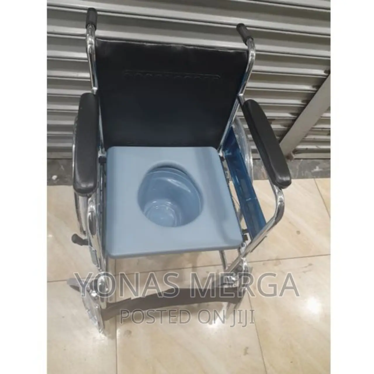 Durable Portable Wheelchair With Commode (ROUND COMMODE)