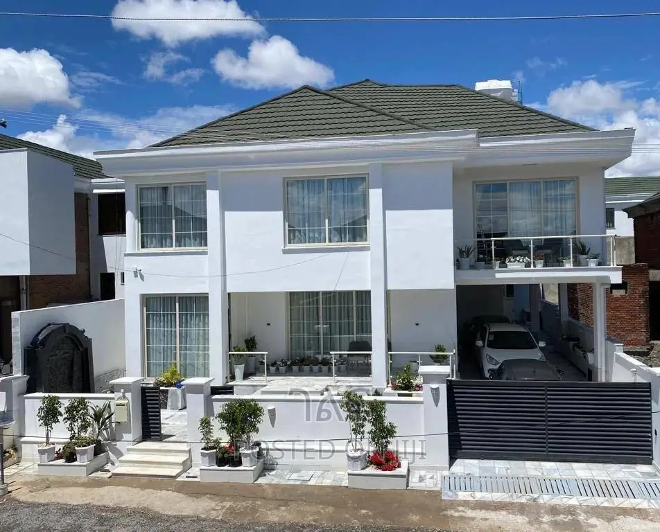 7bdrm House in አያት ቅንጡ ቪላ የግል, Bole for sale