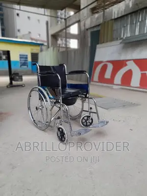 ሽንት መቀበያ ያላቸው ፖፖ Toilet Wheelchair Used