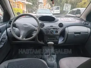 Toyota Vitz 2001 Silver