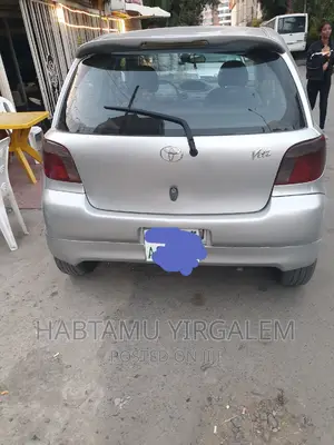 Toyota Vitz 2001 Silver