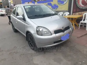 Toyota Vitz 2001 Silver