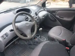 Toyota Vitz 2001 Silver