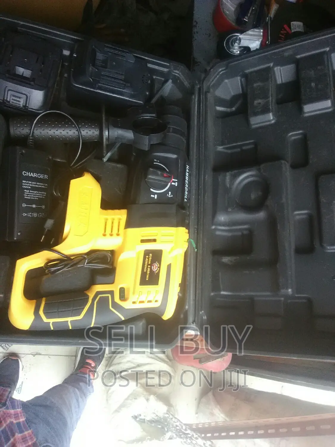 Iron Shark Charg Hammer Drill