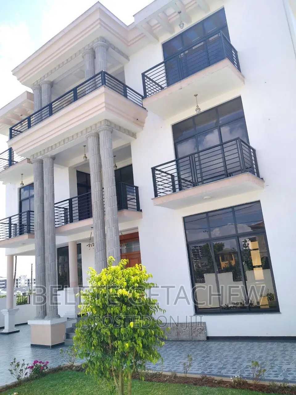 14bdrm Duplex in Ayat B+G+3, Yeka for sale