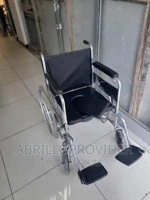 Removable Pedal and Pail Wheelchair/Commode Wheelchair