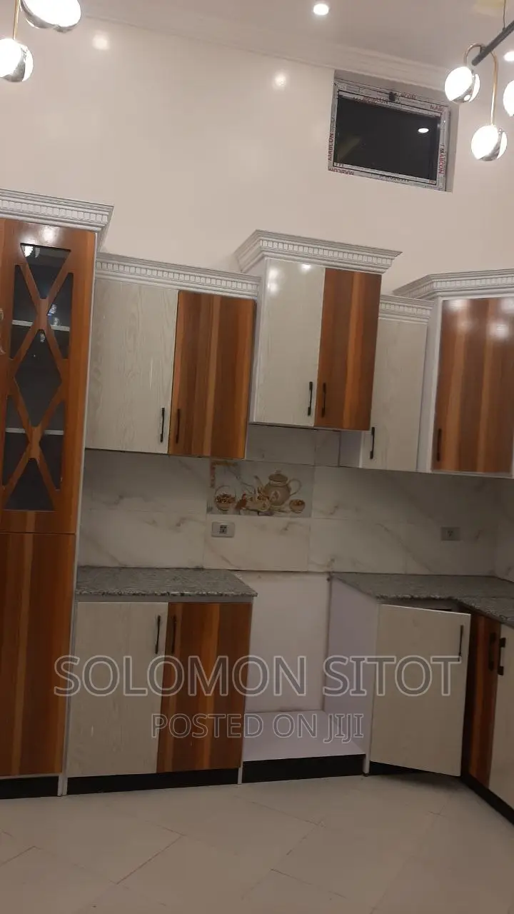 5bdrm Villa in Beautiful House, Yeka for sale