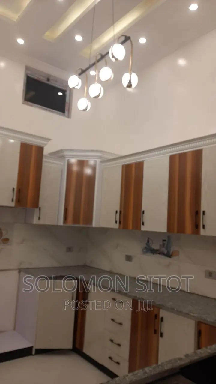 5bdrm Villa in Beautiful House, Yeka for sale