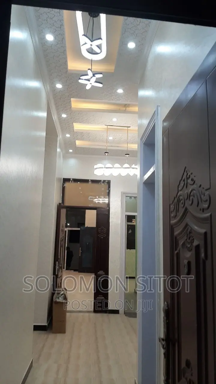 5bdrm Villa in Beautiful House, Yeka for sale