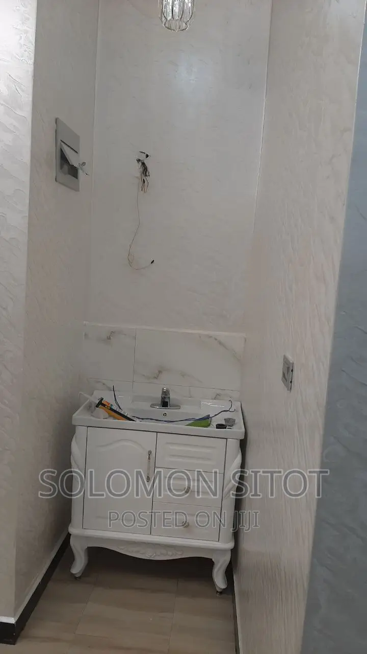 5bdrm Villa in Beautiful House, Yeka for sale