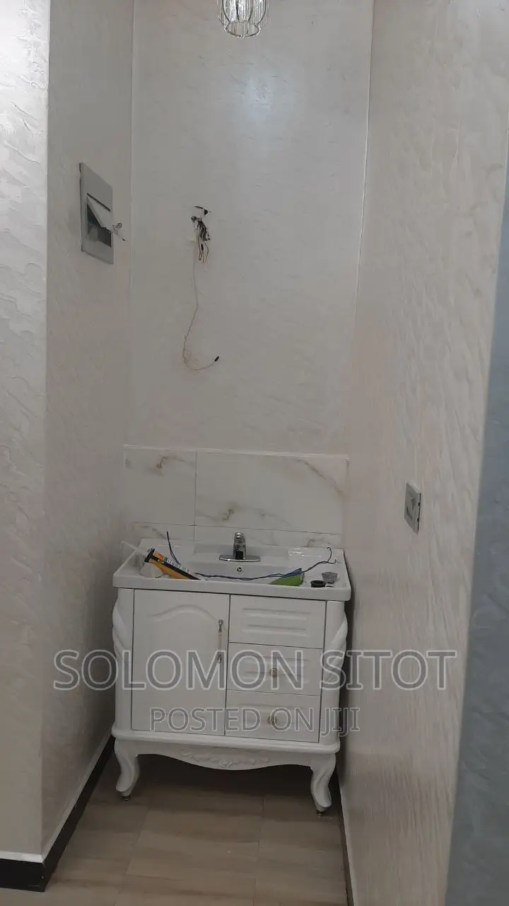 5bdrm Villa in Beautiful House, Yeka for sale