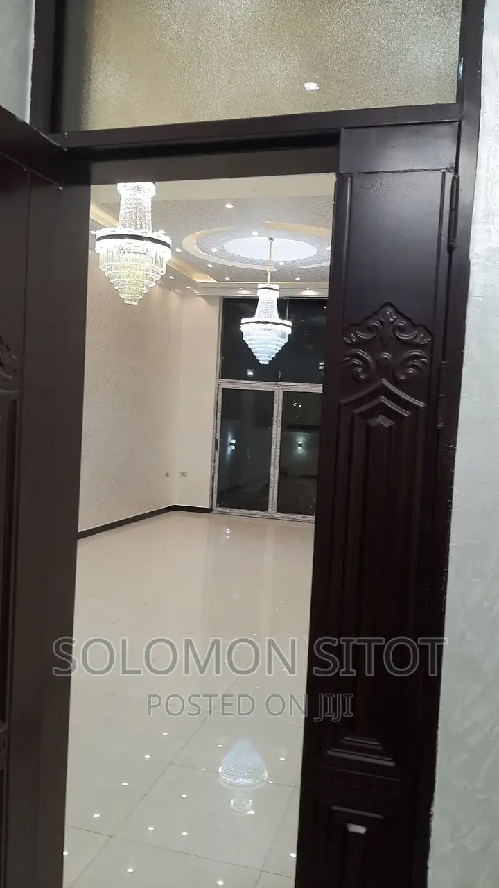 5bdrm Villa in Beautiful House, Yeka for sale