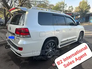 Toyota Land Cruiser 2018 White