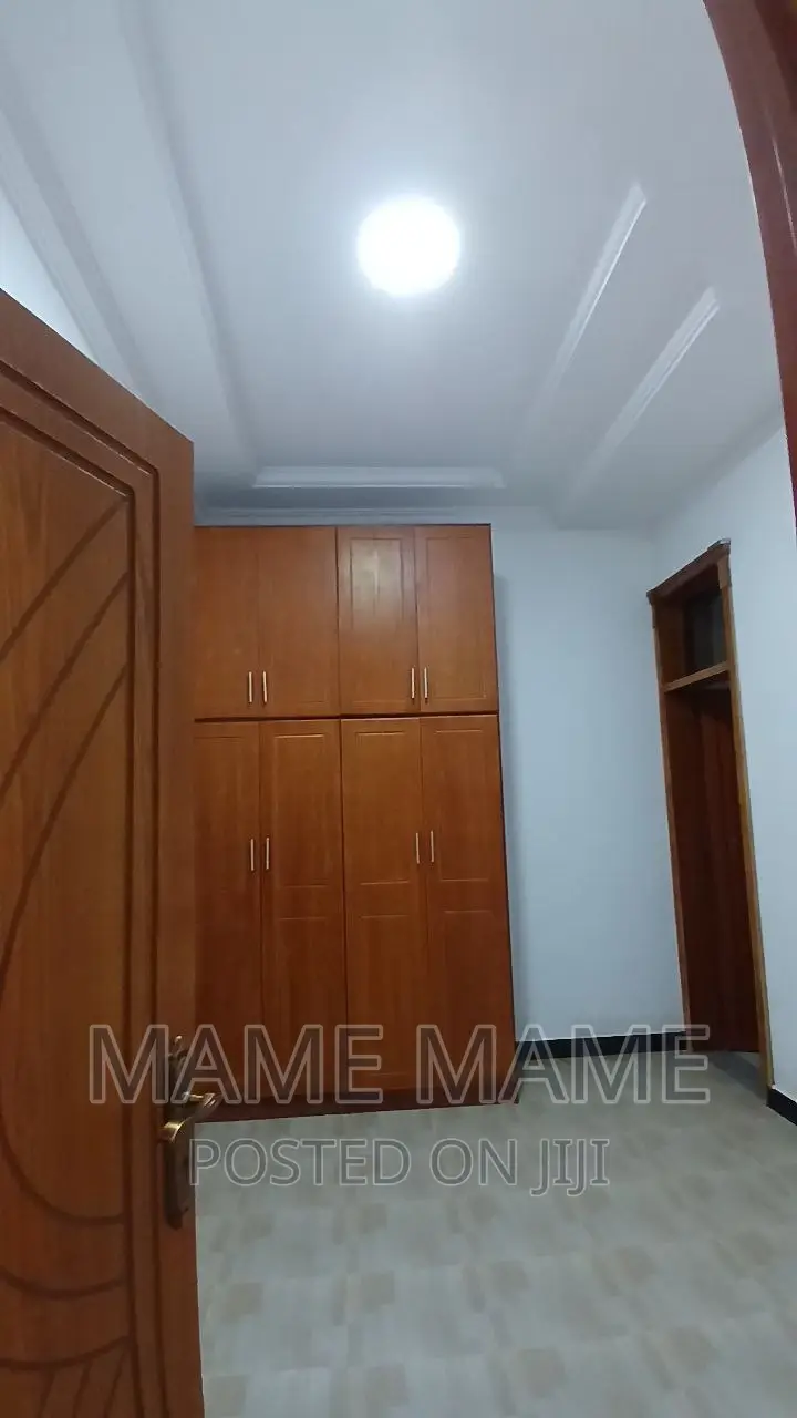 5bdrm Villa in Addis Abeba, Bole for sale