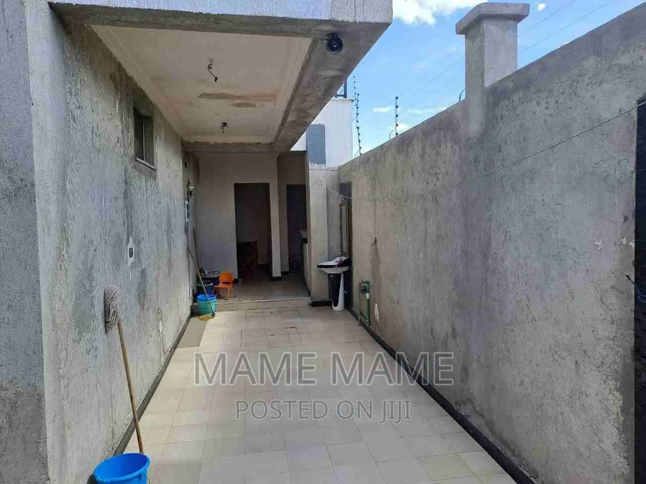 8bdrm House in Addis Abeba, Bole for sale