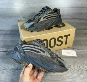 Adidas Yizzey 700 V2