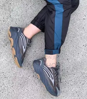Adidas Yizzey 700 V2