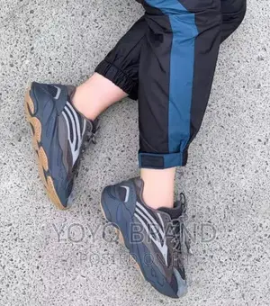 Adidas Yizzey 700 V2