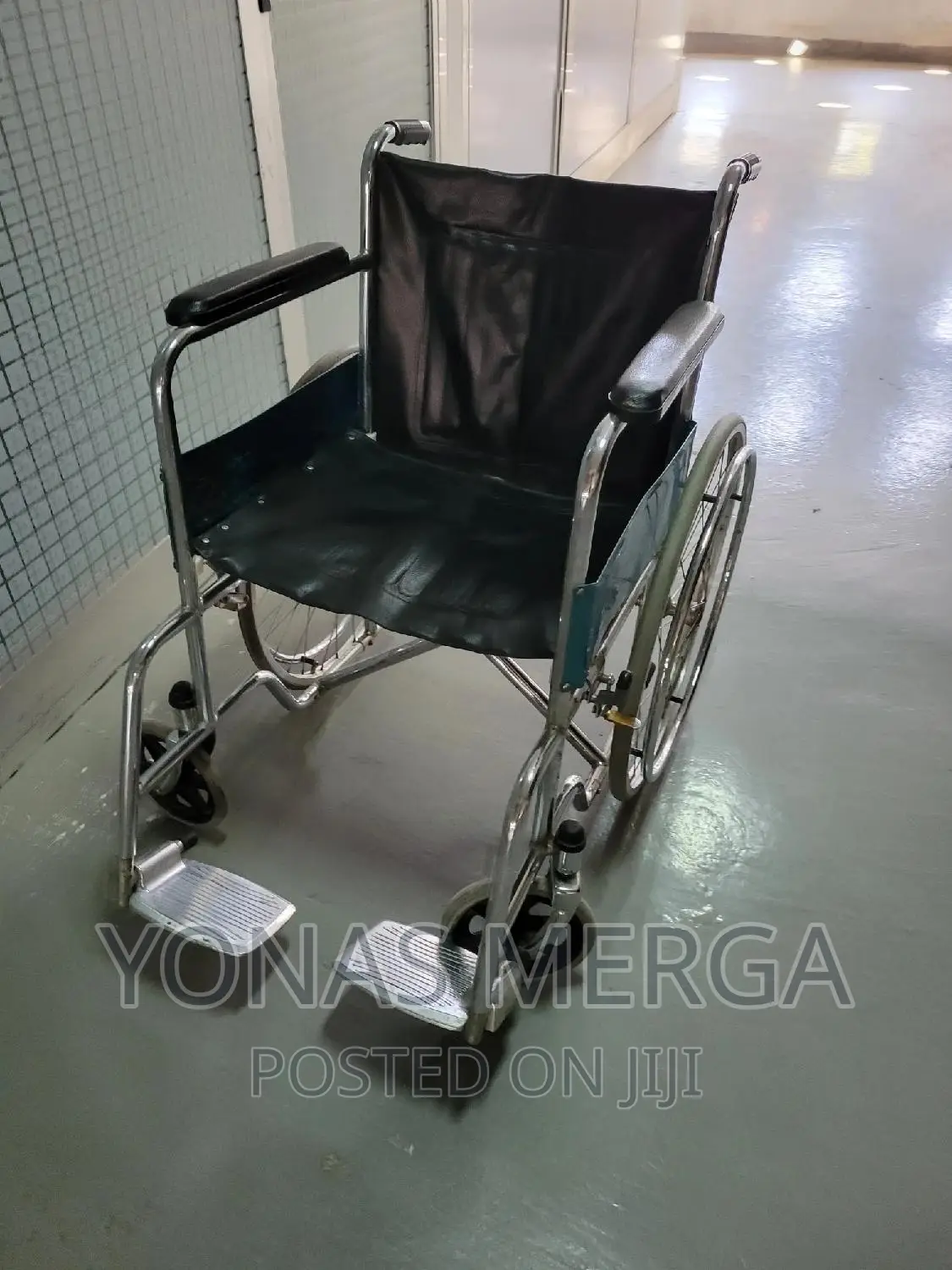 Used Wheelchair/Silver Basic Wheelchair/Carrier C Wheelchair