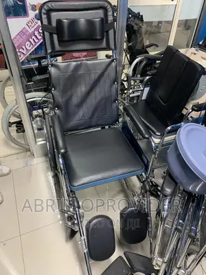 Multifunctional Wheelchair-Commode Wheelchair/Wheelchair Use