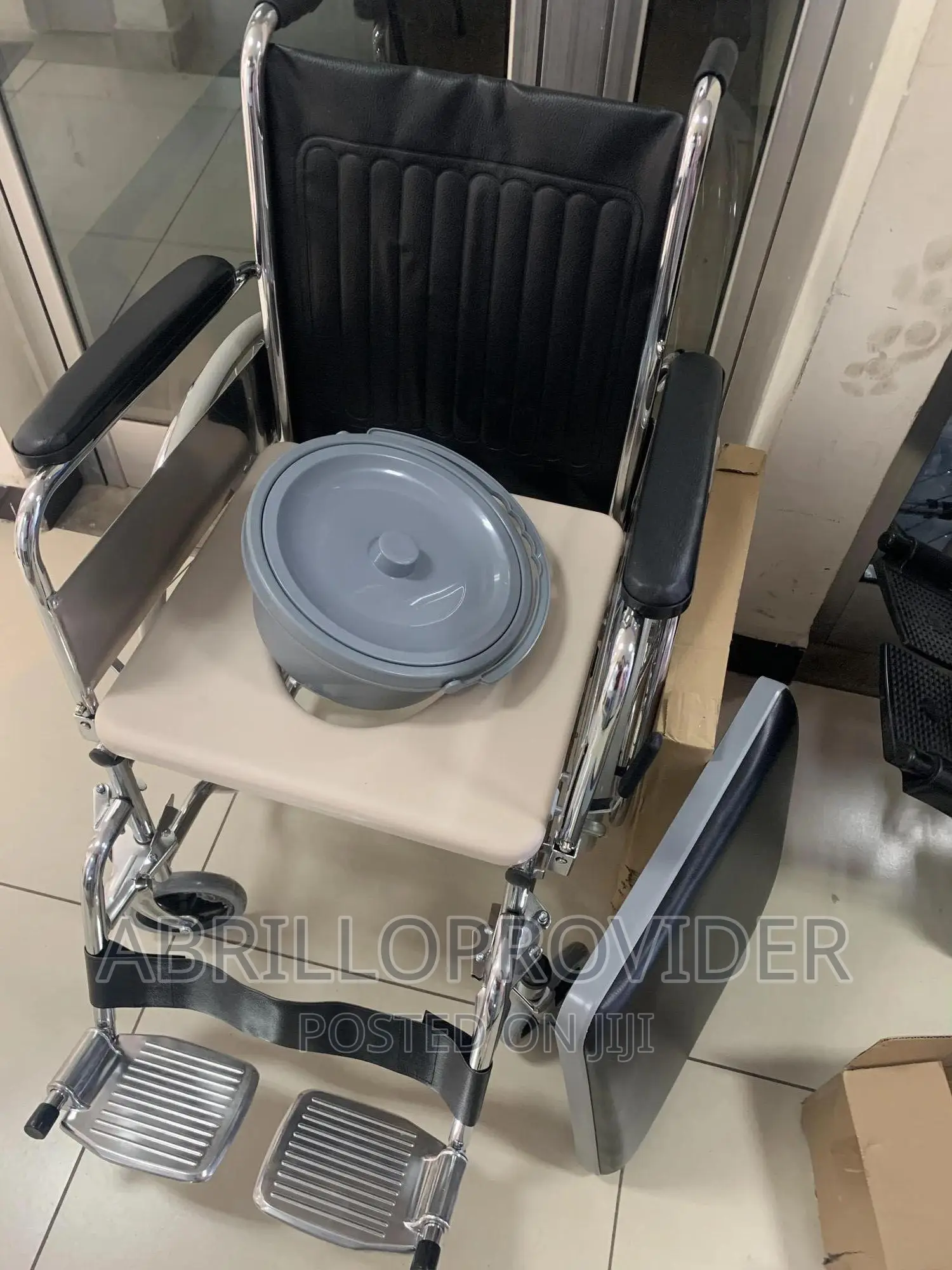 Toilet Commode Wheelchair/Wheelchair/Commode Wheelchair