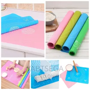 Photo - Reusable Non-Stick Silicon Baking Mat / Dough Mat